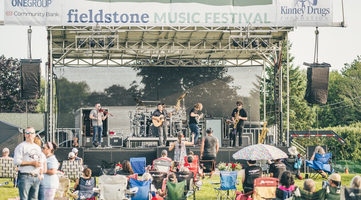 The Fieldstone Festival hosted a large crowd of music lovers who came out to see great local acts and headlining entertainment, The Dave Matthews Tribute Band. The successful event raised over $35,000 to support local families facing financial hardship.